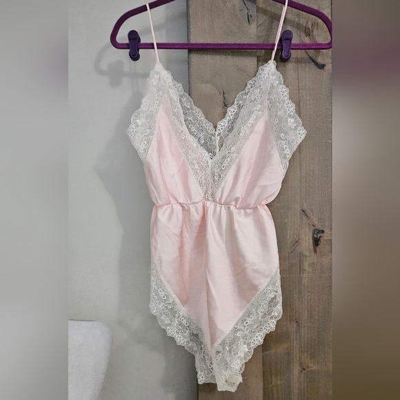 Vintage MS.LESLEE Lace Satin Teddy Romper n Light Pink/ivory. Size M - Picture 9 of 9
